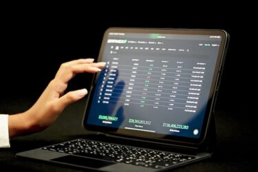 英国経済のバロメーターFTSE100：日本株式市場への波及効果
